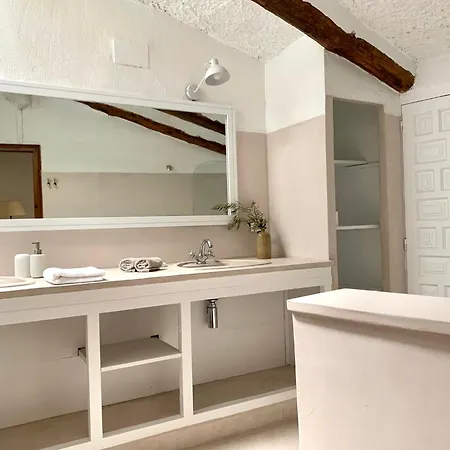 Els Racons Del Castle Hosting Up To 18 People